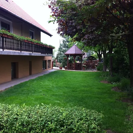 Airport Budapest Sarokhaz Panzio Вечеш