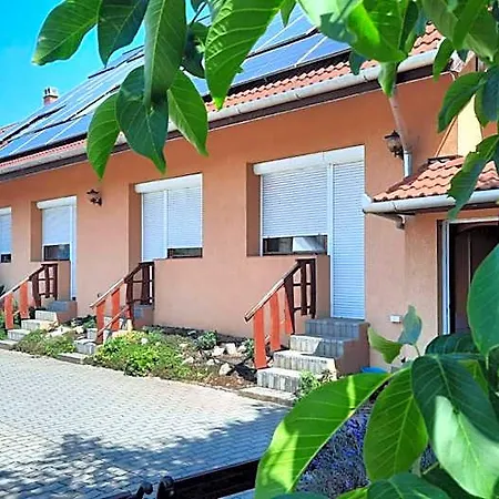 Airport Budapest Sarokhaz Panzio Bed and breakfast