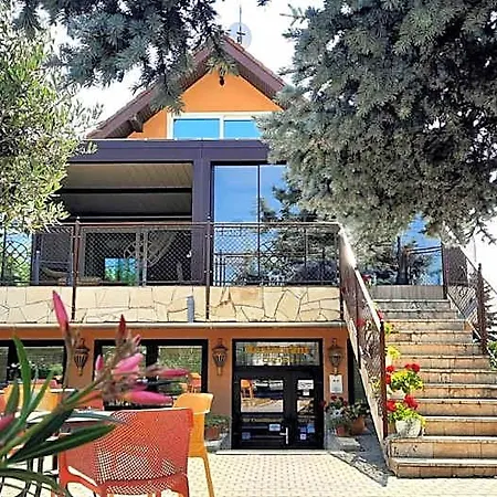 Airport Budapest Sarokhaz Panzio Bed and breakfast Vecsés