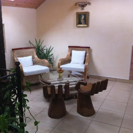 Bed & Breakfast Airport Budapest Sarokhaz Panzio 3*
