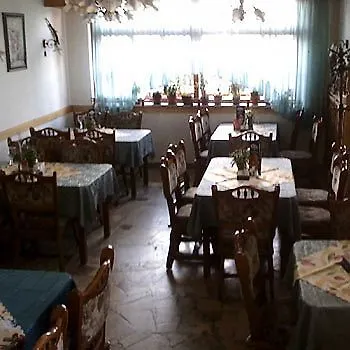 Sarokhaz Panzio 3*
