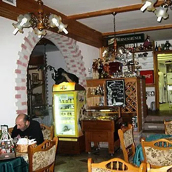 Sarokhaz Panzio 3*